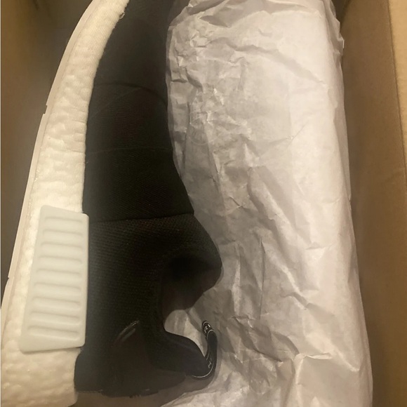 Adidas Originals NMD R1 Women’s Athletic Sneaker Running Black Shoe Trainer 7.5 - Picture 5 of 6